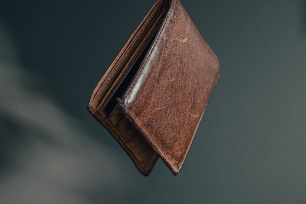 Handcrafted leather wallets for men in India